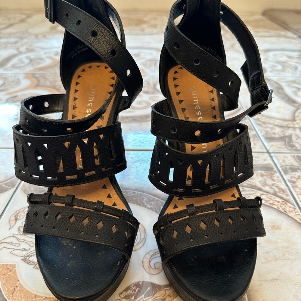 Chinese Laundry platform wedges size 6